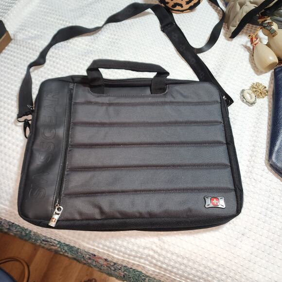 SWISS GEAR 17" ANTIETAM LAPTOP SLIM CASE BLACK BAG  CROSSBODY - Picture 1 of 8